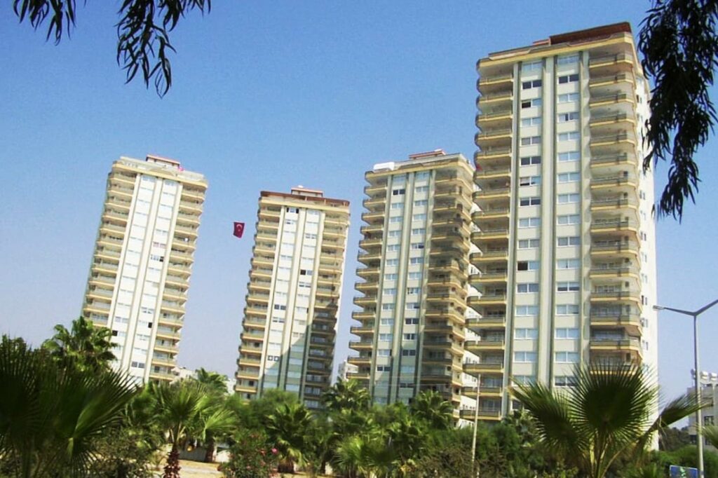 MERSİN MARİNA KONUTLARI’NDA KOMPLE DENİZ MANZARALI SATILIK DAİRE